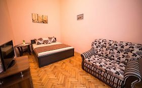 Apartment On Teatralna 7